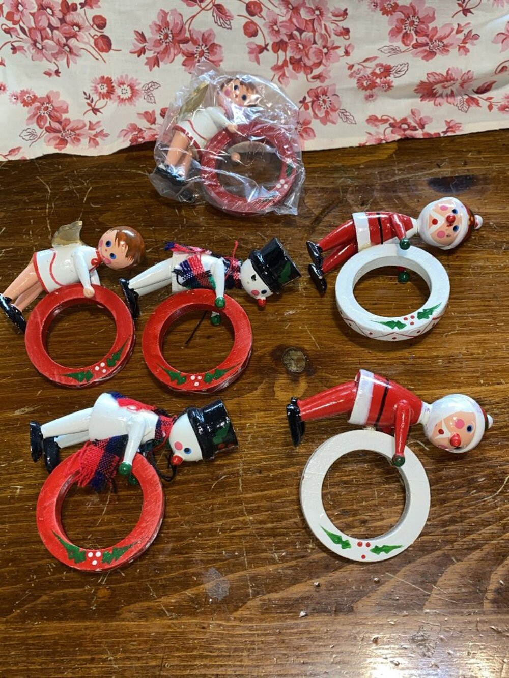 Adorable Vintage Vera Neumann 3D Wooden Christmas Napkin Holders 6pc Set